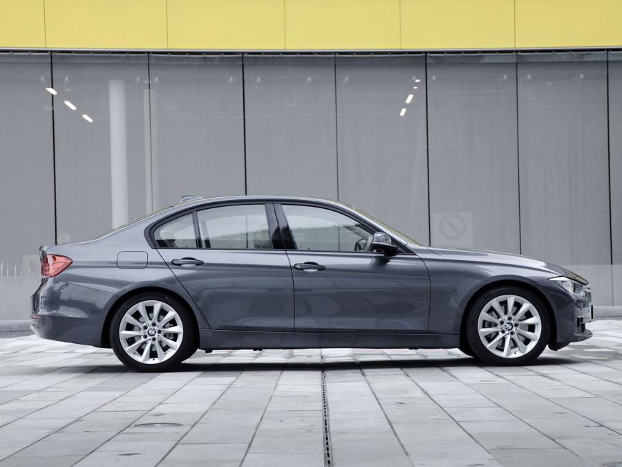  BMW 328i Sedan Modern Line 2012 года  (UK) (фото 6 из 11)